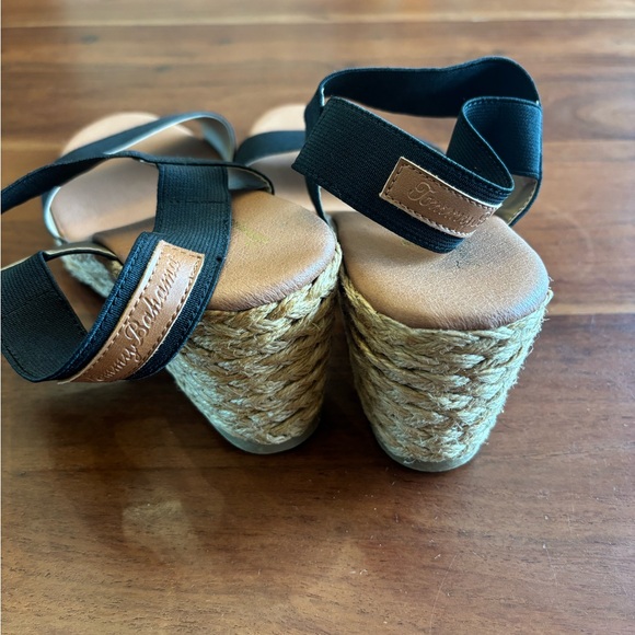 Tommy Bahama Sakura Stretch Wedges - Picture 5 of 9